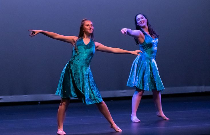 Students at Kingswood Oxford participate in an award-winning dance program and workshop with professional choreographers