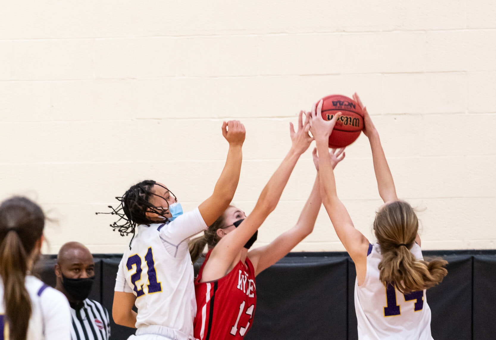 basketball girls varsity Kingswood Oxford girls varsity basketball competes with technique and heart