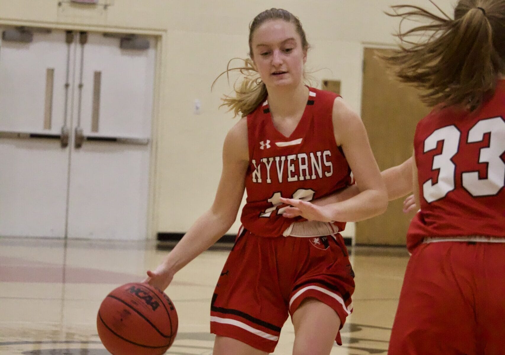 basketball girls varsity Kingswood Oxford girls varsity basketball competes with technique and heart